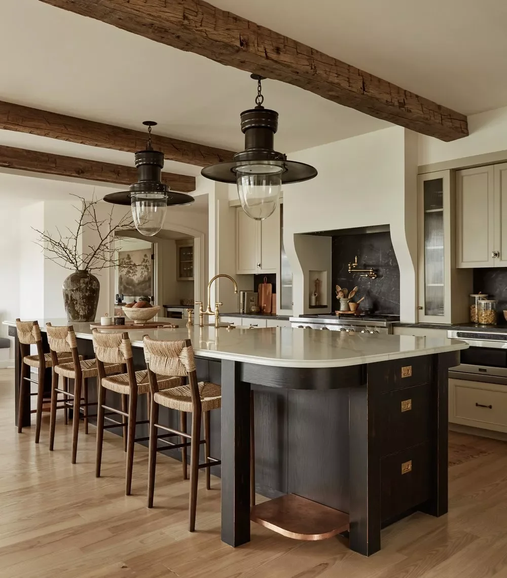 18 Stunning Black and Gold Kitchen Ideas That Transform Your Space Into a Sophisticated Haven 4 Creamy Accents