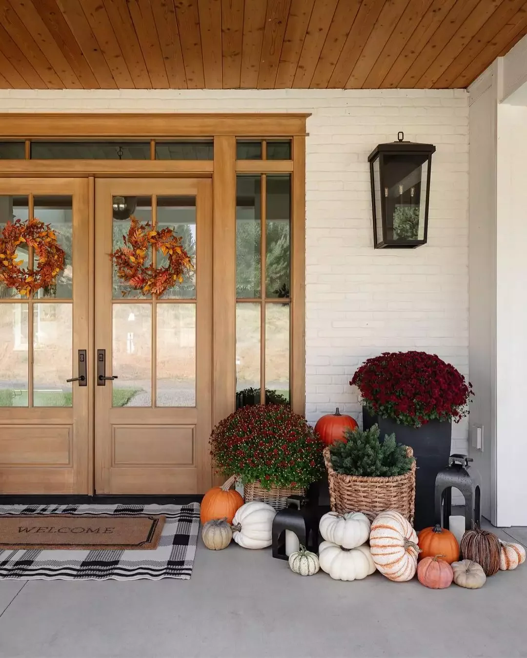 52 Autumn Front Porch Ideas That Will Transform Your Home's Entrance This Fall 22 Create Height Dimension