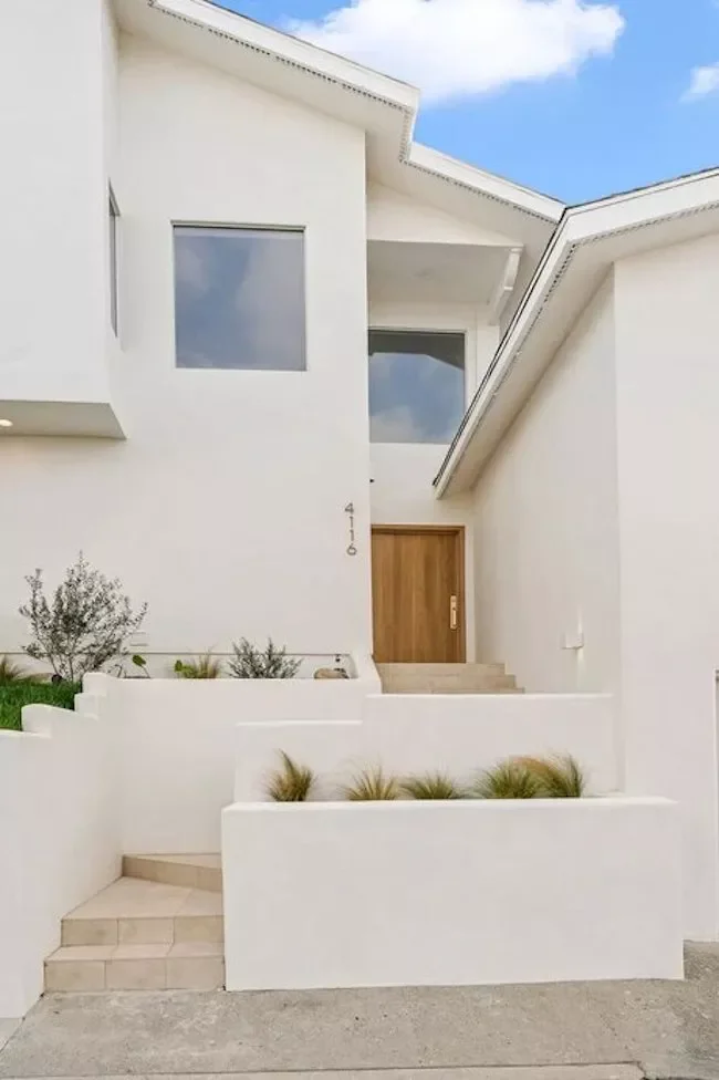 31 Stunning Front Yard Fence Ideas That Will Transform Your Home's Curb Appeal Create Multiple Eye-Catching Levels