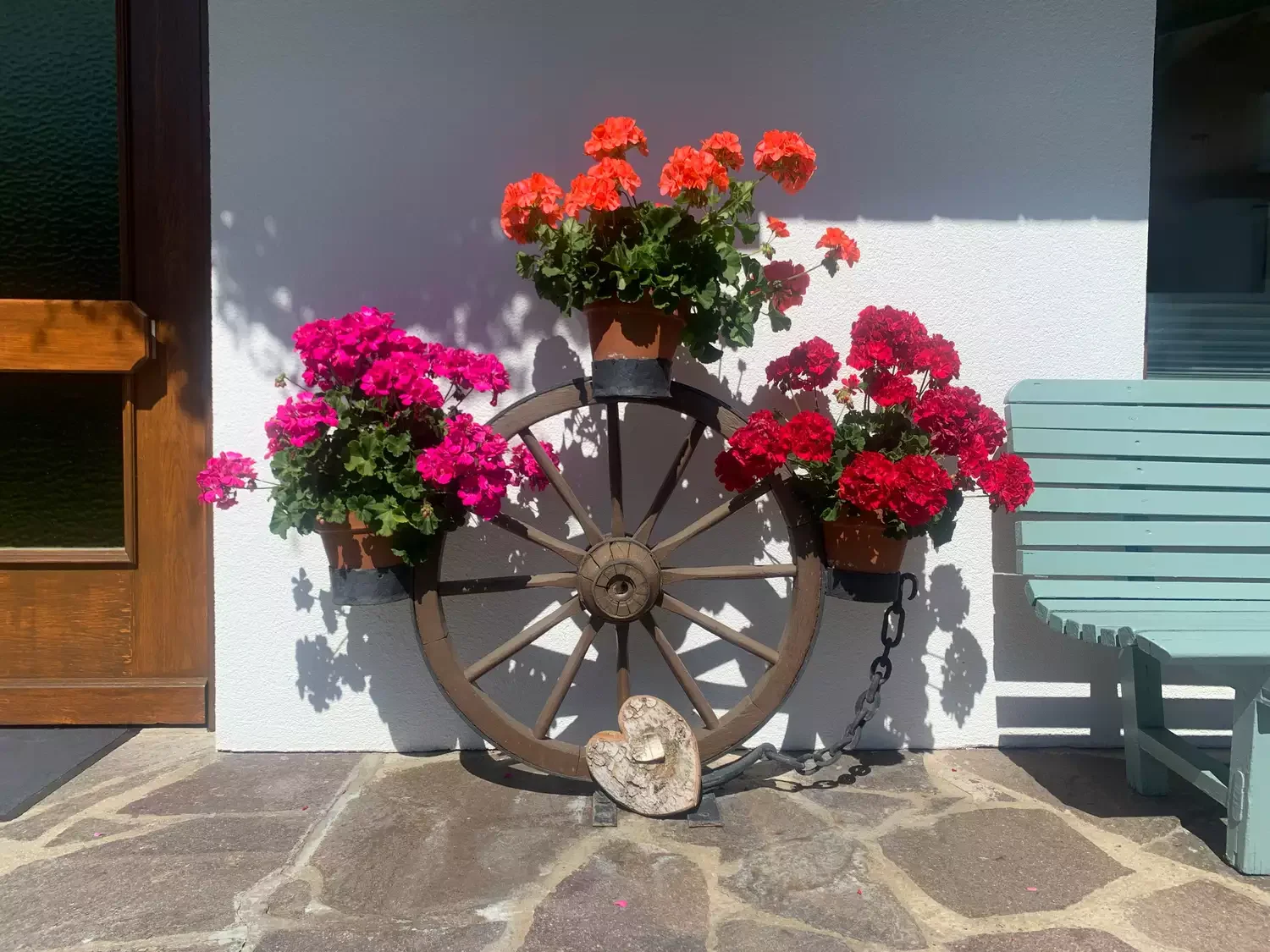 23 Budget-Friendly Front Yard Makeover Ideas That Will Wow Your Neighbors Create Some Yard Art