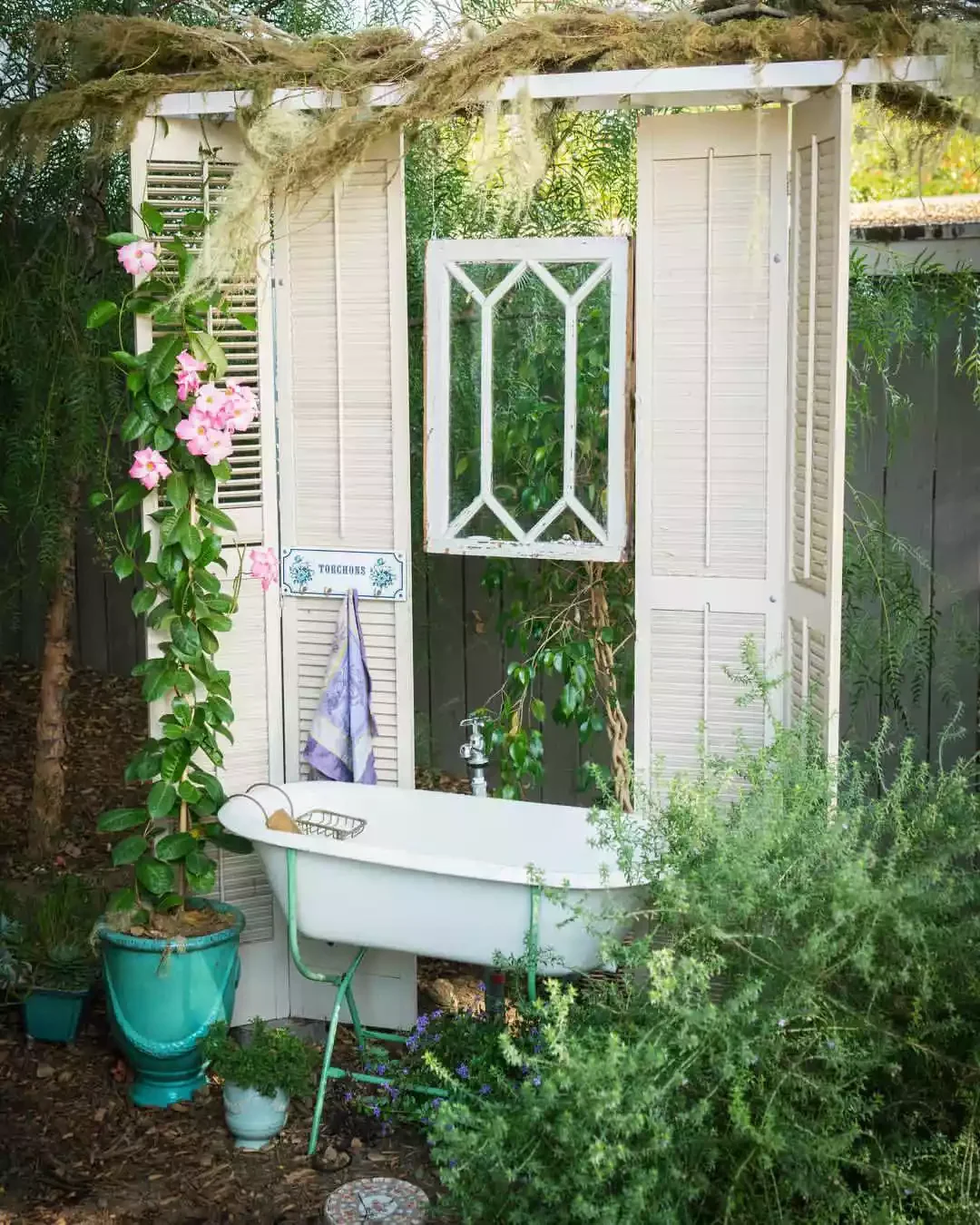 12 Brilliant Outdoor Sink Ideas That Will Transform Your Backyard 4 Create a Charming Setup