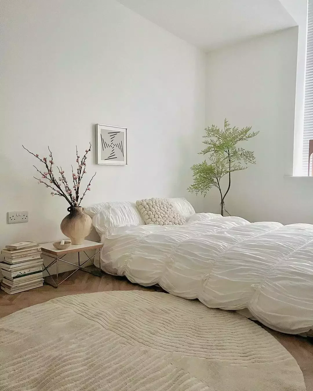 30 Cozy Bedding Ideas to Transform Your Bedroom Into a Dreamy Retreat 2 Create a Cloud-Like Space