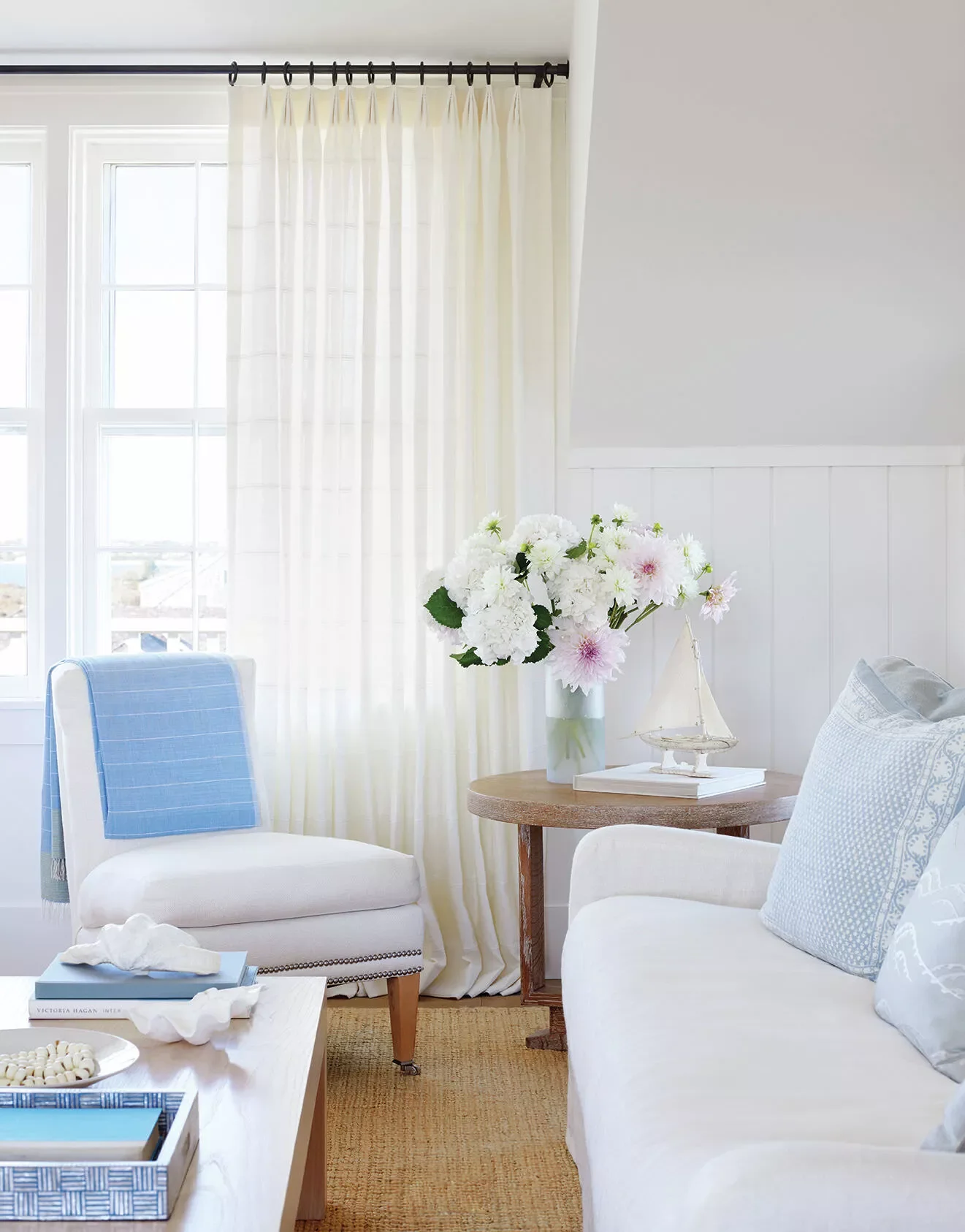 25 Stunning White Living Room Ideas That Transform Your Space 13 Create a Coastal Feel