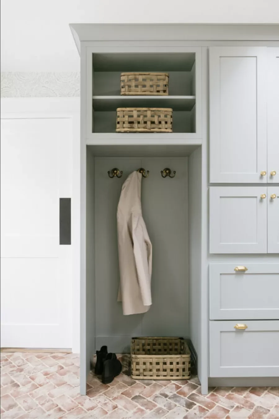 35 Stylish Mudroom and Laundry Room Combination Ideas That Maximize Space Create a Coat Cubby