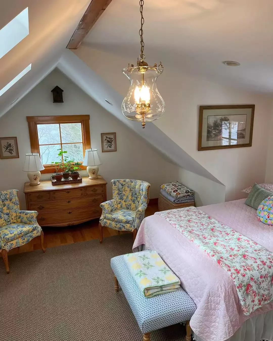 34 Dreamy Cottagecore Bedroom Ideas That Will Make You Want to Redecorate Tonight 35 Create a Conversation Nook