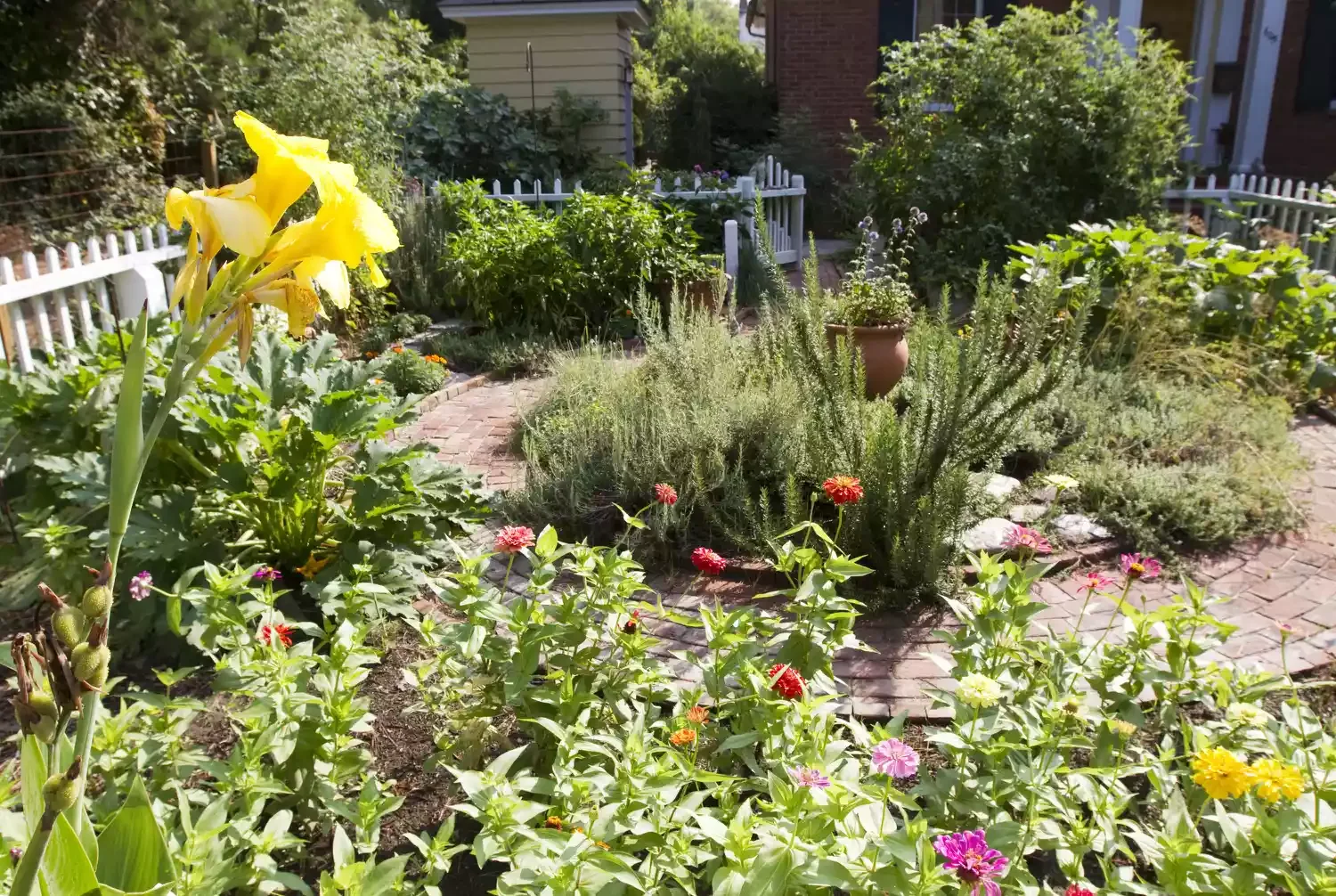 37 Creative Herb Garden Ideas to Transform Your Indoor and Outdoor Spaces Create a Cottage-Style Herb Garden