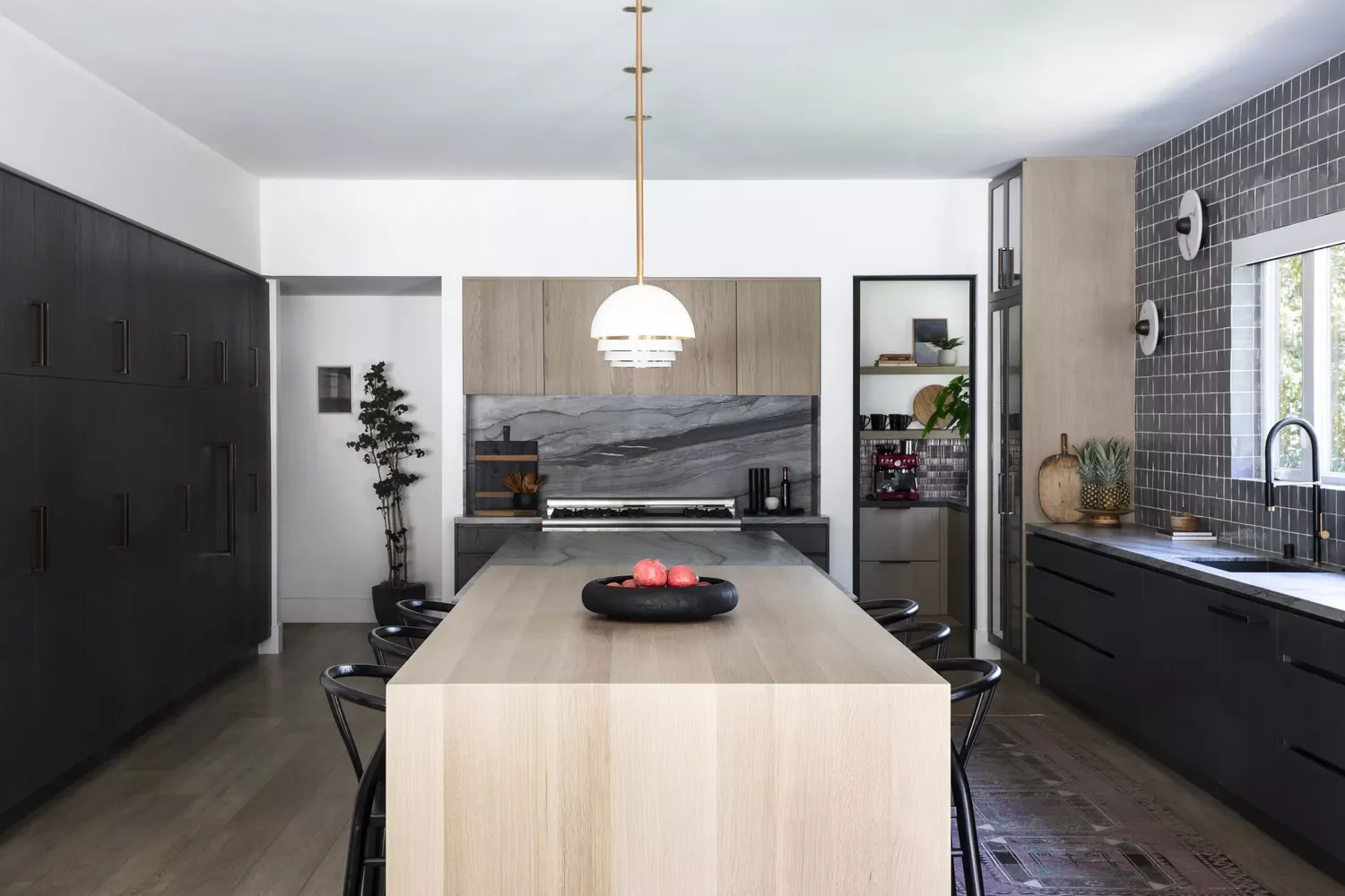 30 Brilliant Ways to Design Your Perfect U-Shaped Kitchen 23 Create a Focal Point