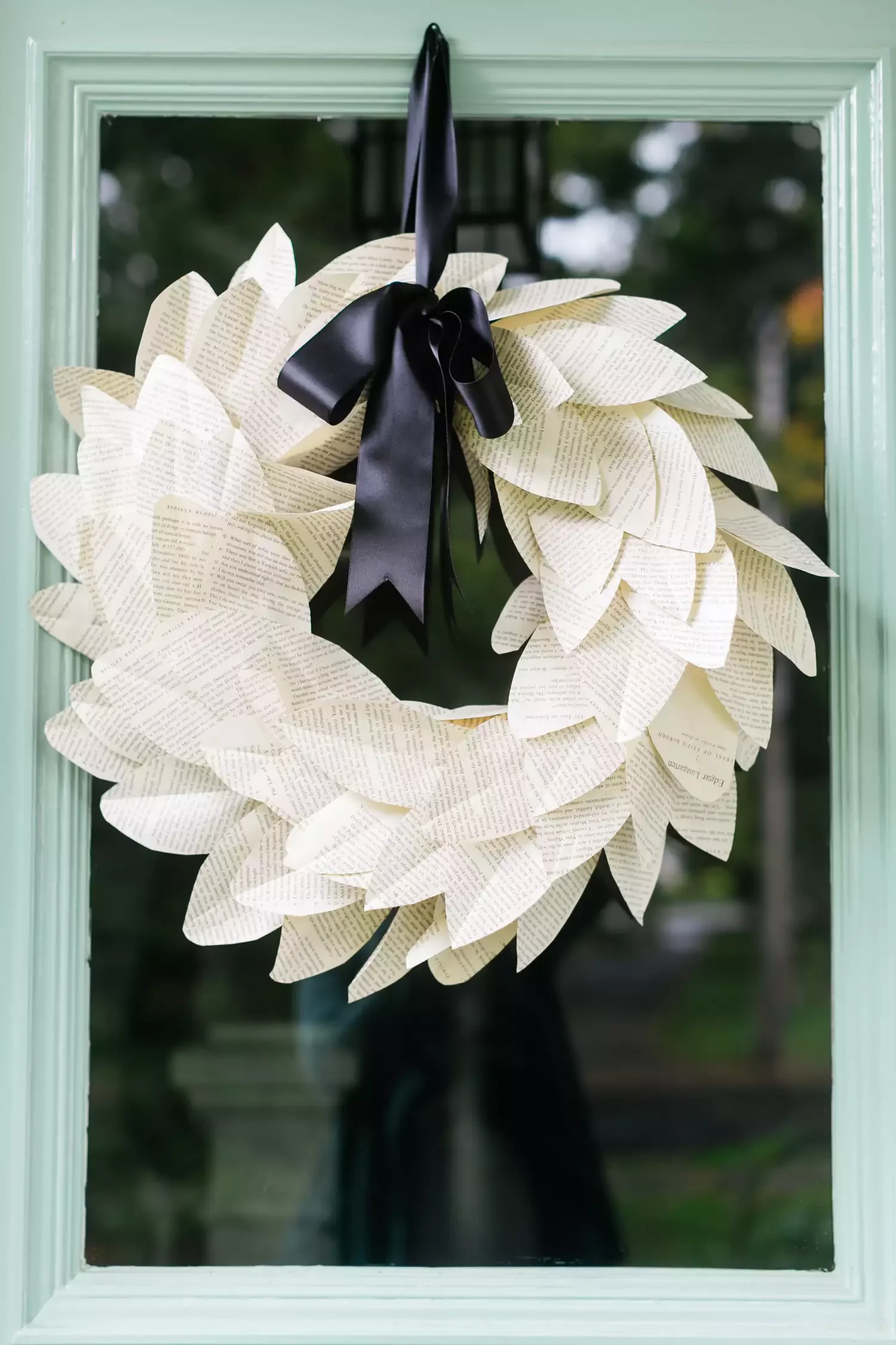 41 Beautiful Fall Outdoor Decorating Ideas to Transform Your Space This Season 29 Create a Paper Leaf Wreath