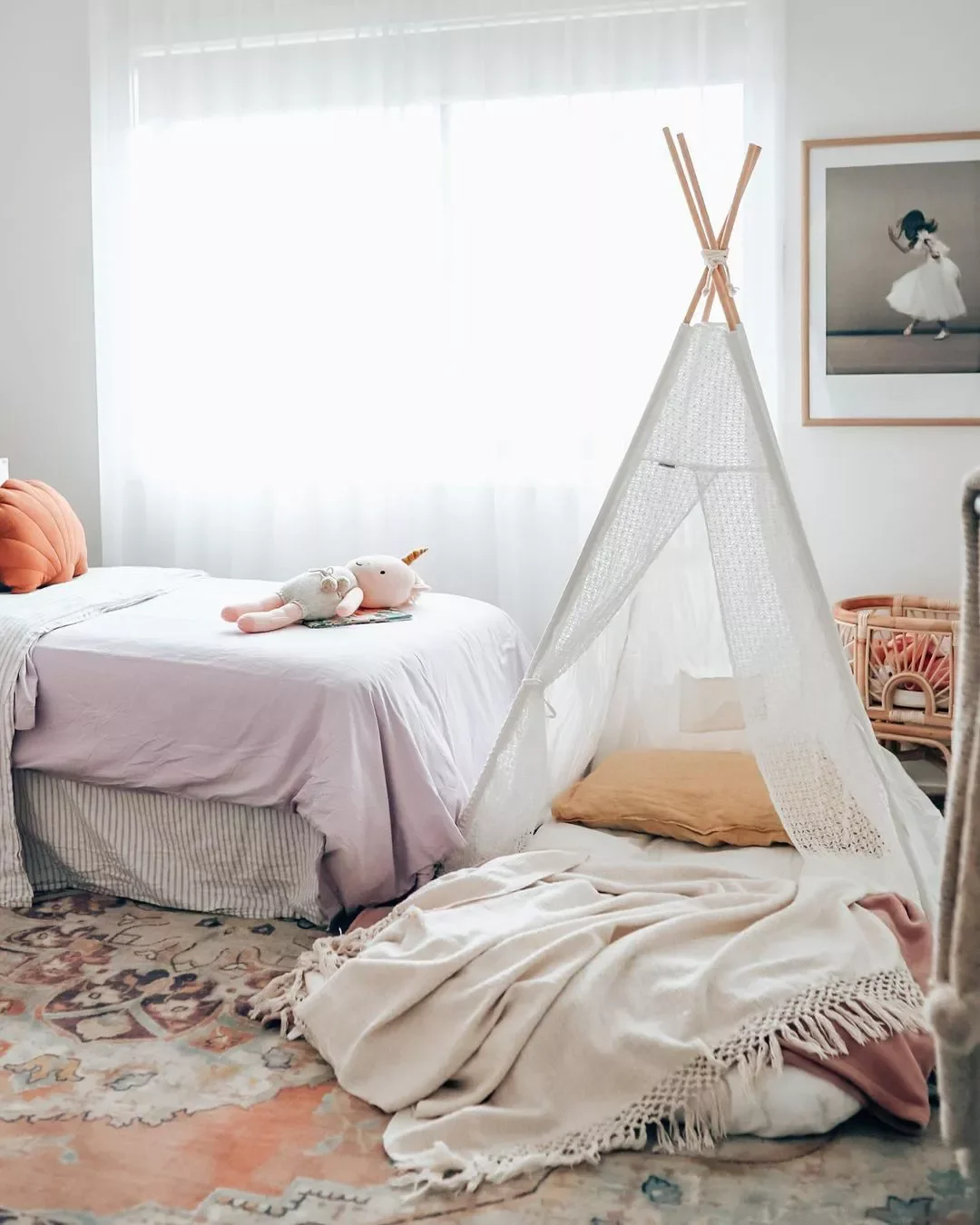 18 Adorable Bedroom Ideas Your Little Girl Will Absolutely Love 3 Create a Reading Nook