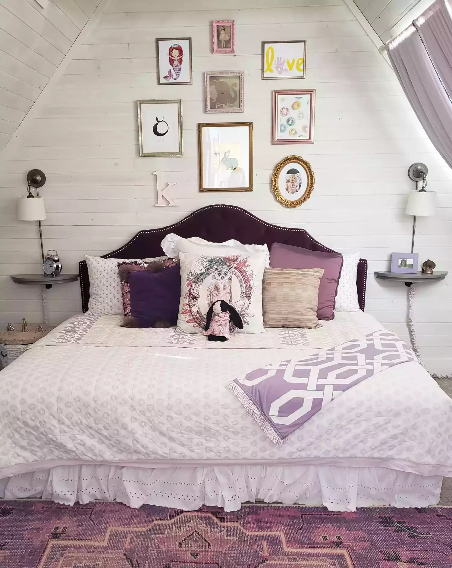 20 Stunning Shiplap Ceiling Designs That Will Transform Your Home 4 Create a Vintage-Inspired Bedroom