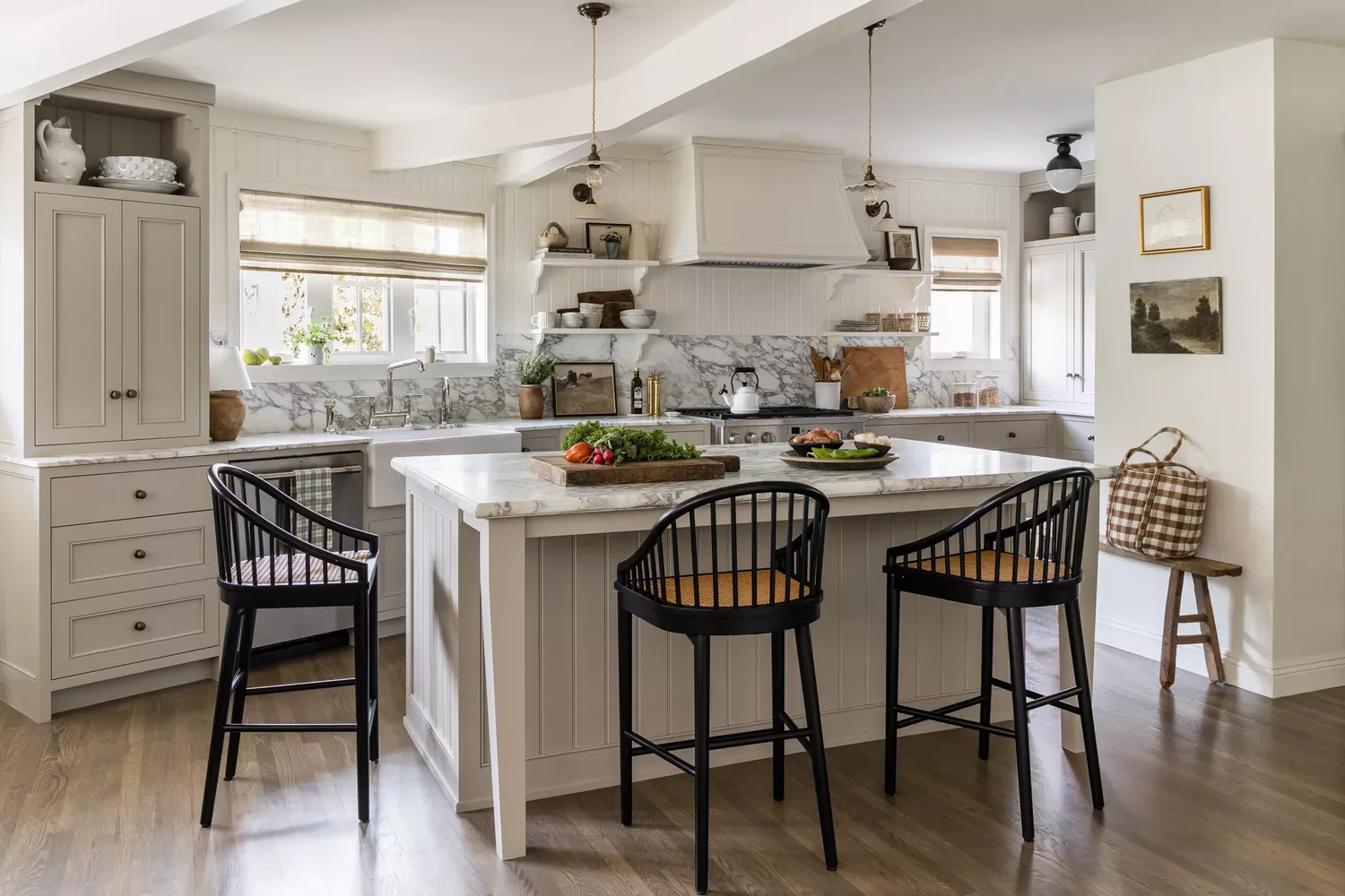20 Gorgeous Cream Kitchen Cabinet Ideas to Transform Your Space 9 Create a Warm Feel