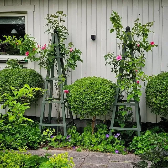 82 Stunning Front Yard Landscaping Ideas to Transform Your Home's Curb Appeal This Spring Creative Narrow Front Yard Plantings