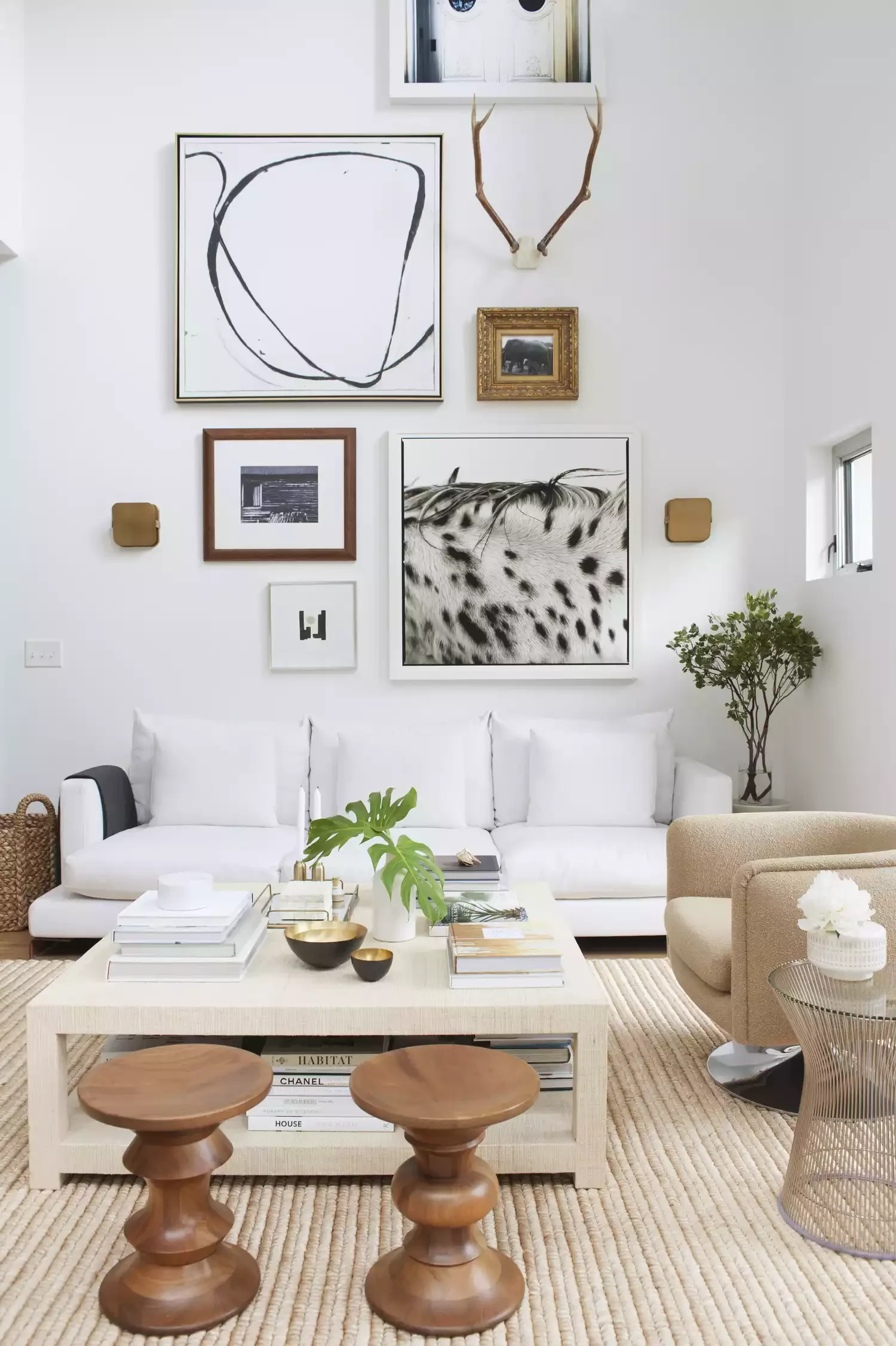 50 Elegant Living Room Ideas That Feel Warm and Inviting 19 Curate a Gallery Wall