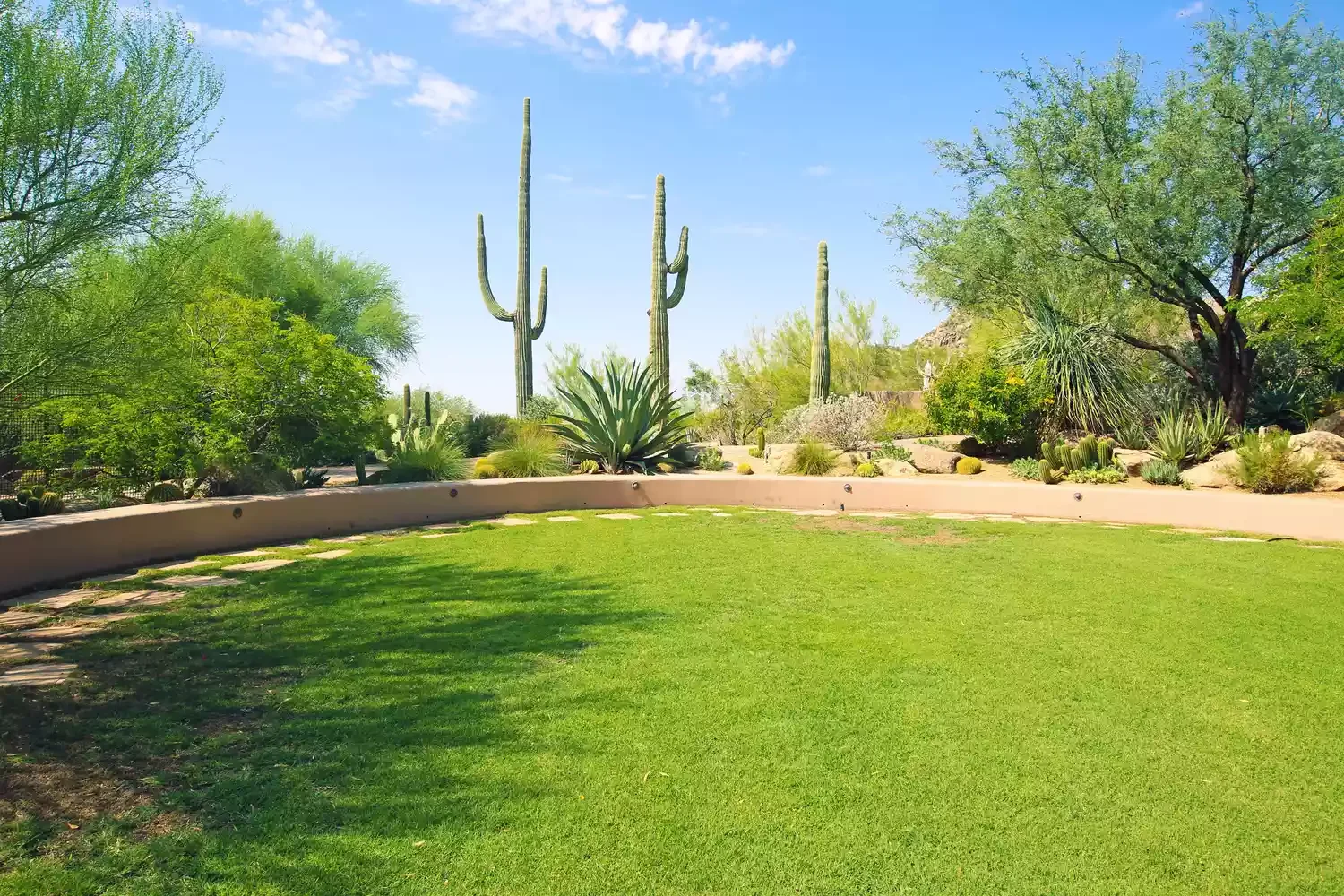42 Stunning Retaining Wall Ideas to Transform Your Landscape Curved Appeal