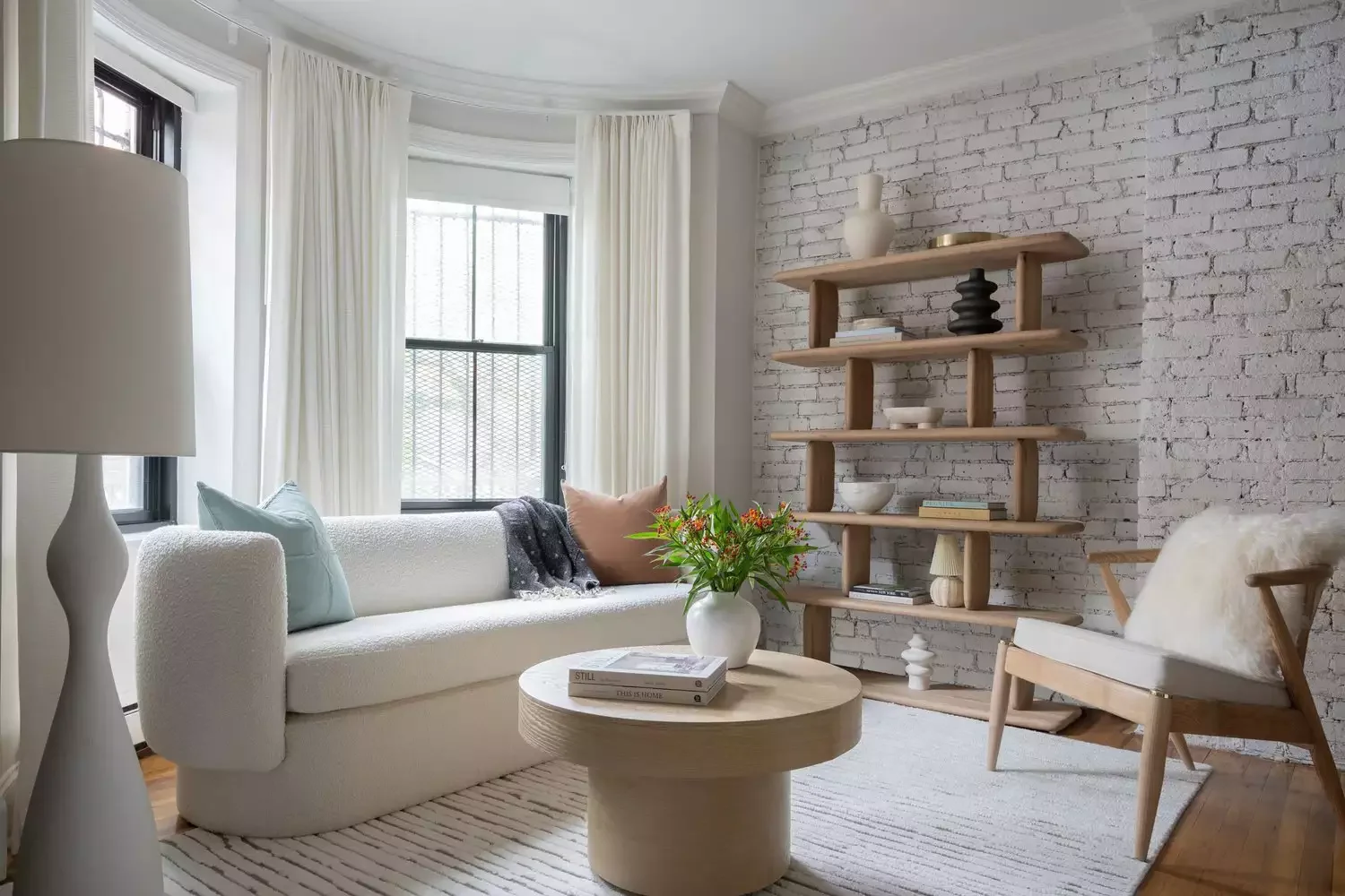 19 Stunning Ways to Make Modern Design Feel Warm and Inviting in Your Home 18 Curved Furniture
