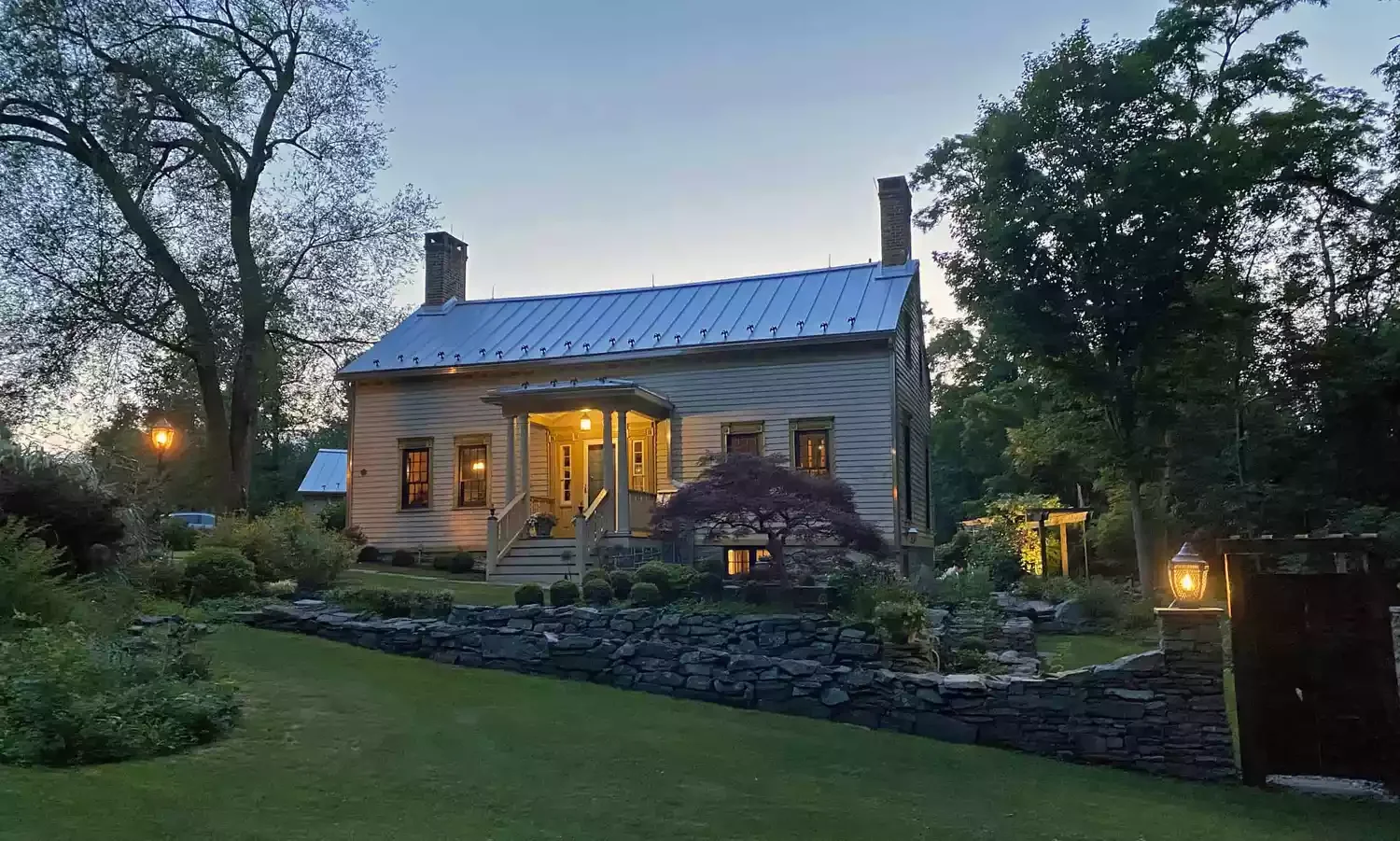 37 Stunning Retaining Wall Ideas to Transform Your Sloped Backyard Curved Retaining Wall