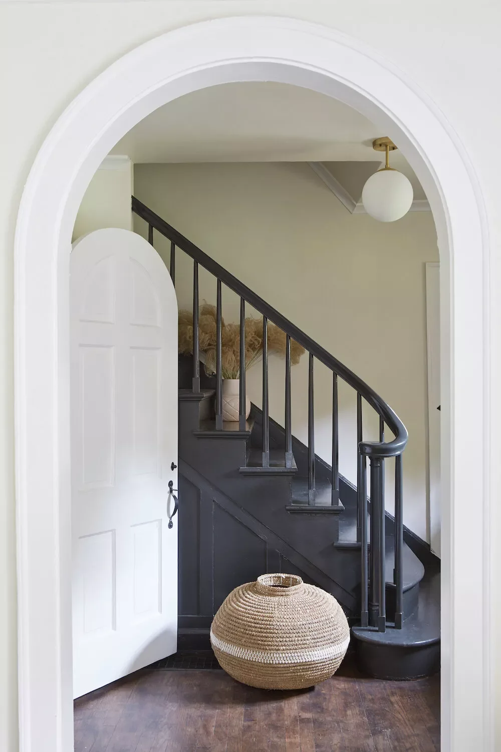 34 Stunning Stair Railing Designs That Transform Your Home 28 Curved Vintage Stairs