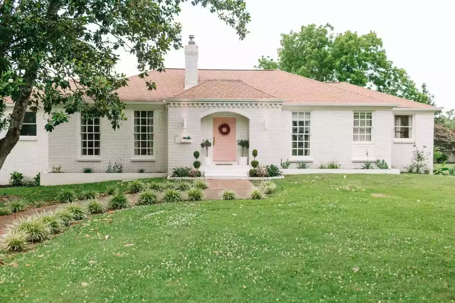 30 Front Walkway Ideas That Will Transform Your Home's First Impression Curving Front Walkway