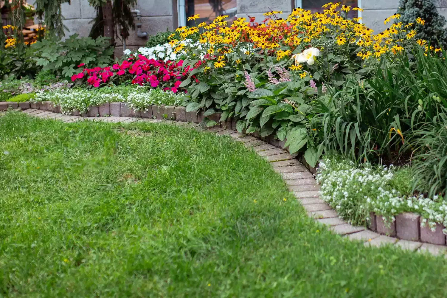 15 Beautiful Brick Border Ideas to Frame Your Garden Beds on Any Budget Curvy Brick Edging