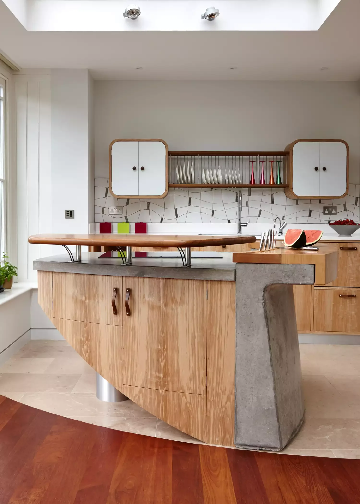 12 Stunning Ways to Transition From Kitchen Tile to Wood Flooring Curvy Look