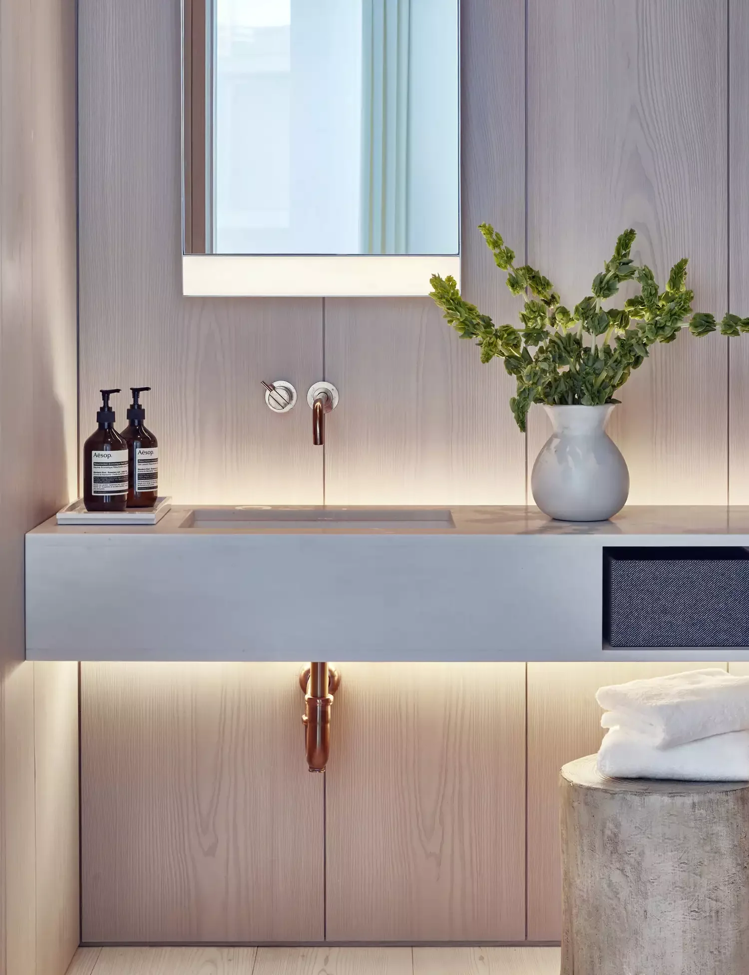 50 Luxurious Bathroom Ideas to Create Your Perfect Self-Care Sanctuary 45 Custom Lighting