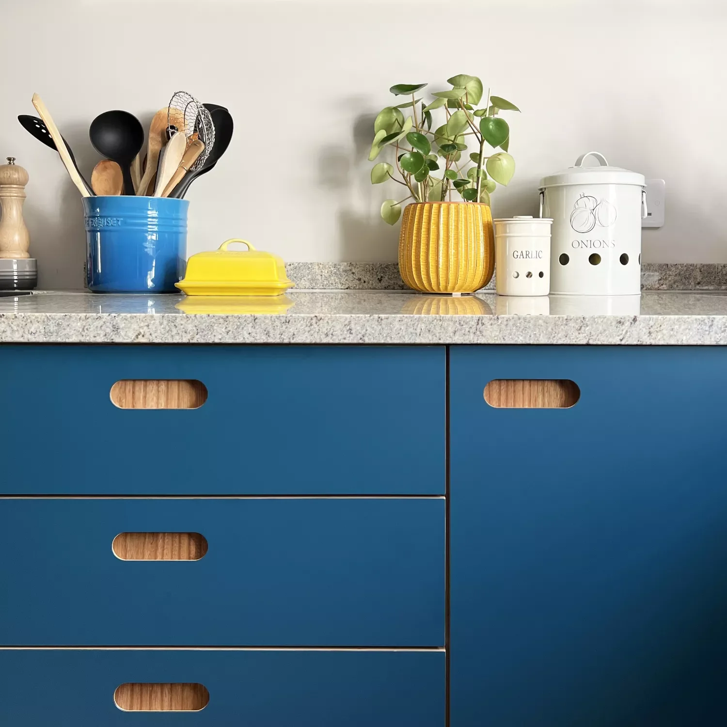 36 Stunning Kitchen Cabinet Hardware Ideas That Transform Your Space Cut-Outs