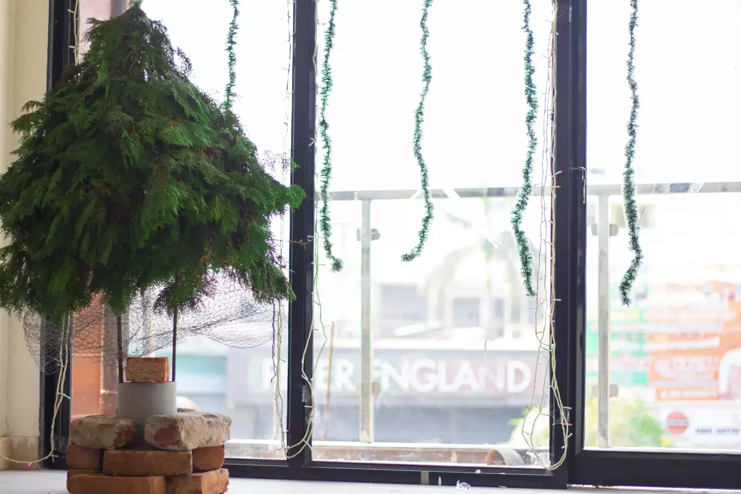 43 DIY Christmas Tree Ideas That Will Wow Your Holiday Guests DIY Chicken Wire Tree