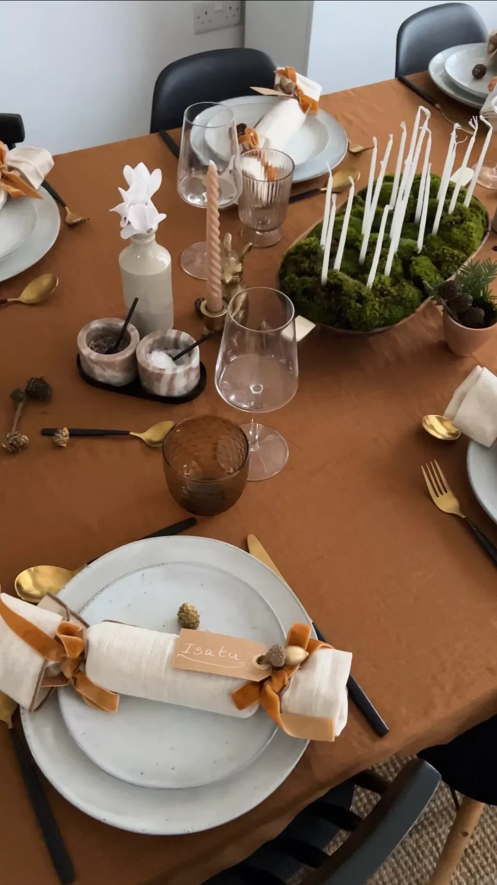 14 Stunning Christmas Napkin Folding Techniques to Transform Your Holiday Table 11 DIY Christmas Crackers