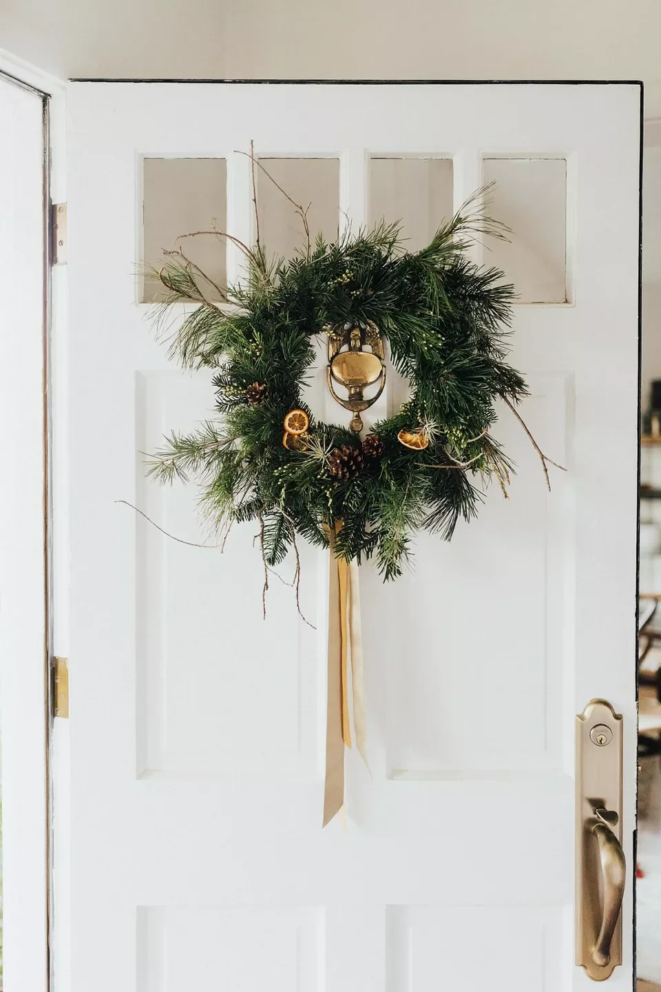 68 Christmas Front Porch Ideas That Make Your Home the Envy DIY Christmas Wreath