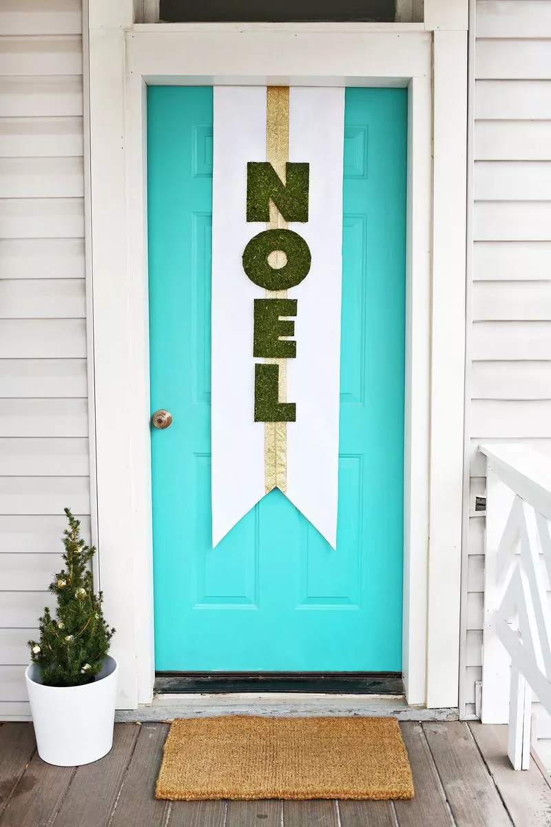 68 Christmas Front Porch Ideas That Make Your Home the Envy DIY Door Banner