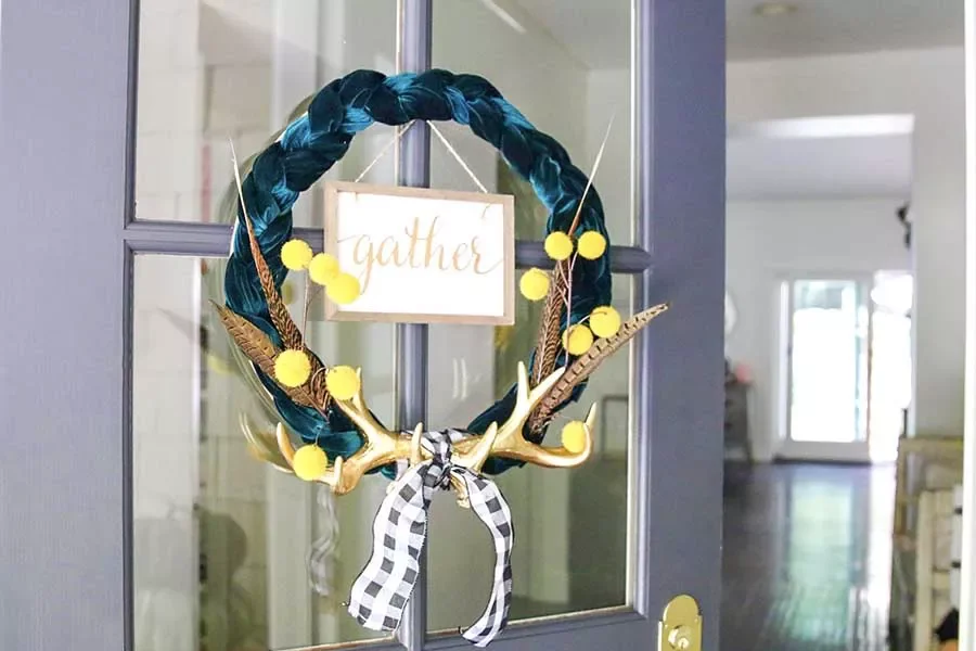 66 Beautiful Fall Wreath DIY Ideas to Welcome Autumn Into Your Home 62 DIY Farmhouse Wreath