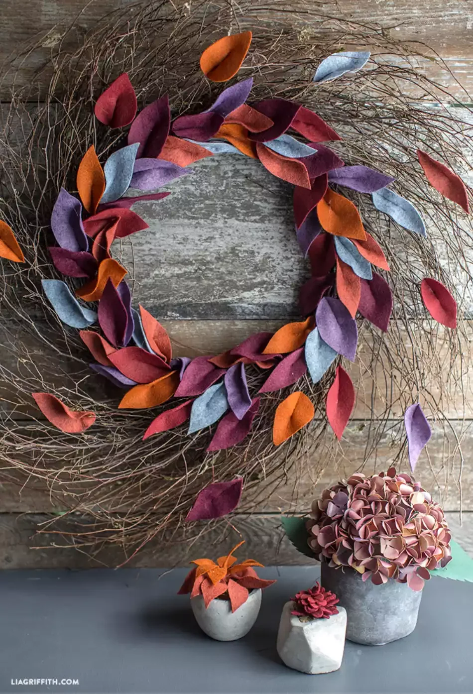 66 Beautiful Fall Wreath DIY Ideas to Welcome Autumn Into Your Home 8 DIY Felt Leaf Fall Wreath
