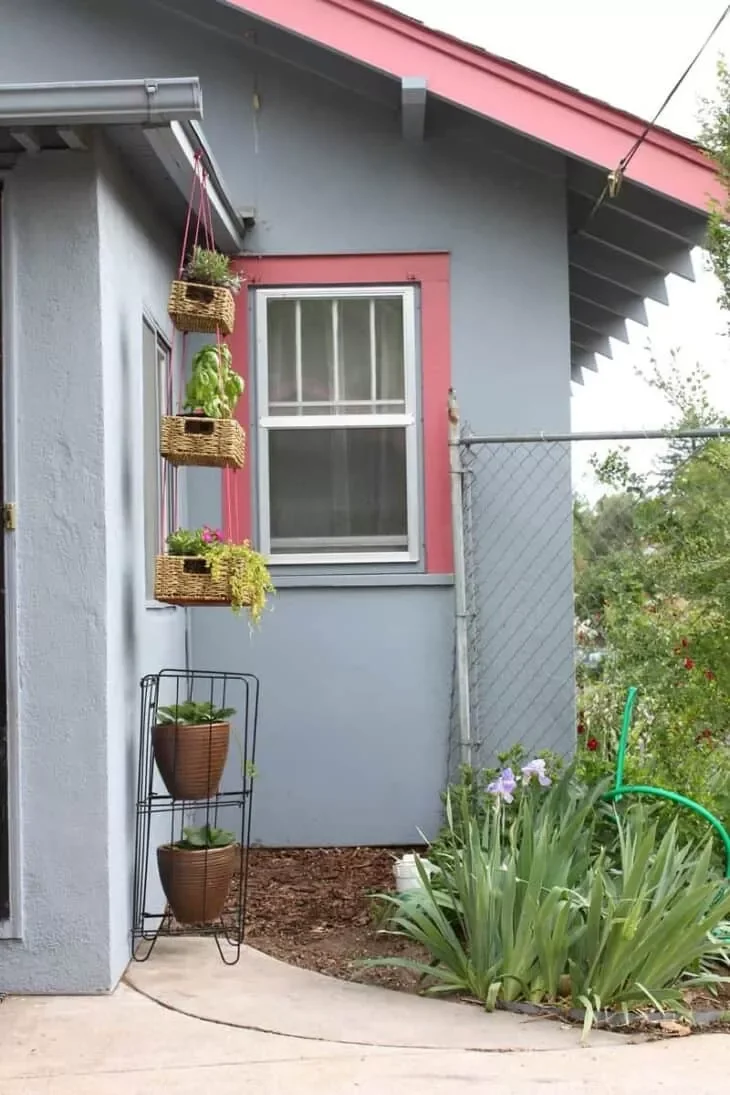 35 Creative DIY Garden Projects to Transform Your Outdoor Space DIY Hanging Basket Garden