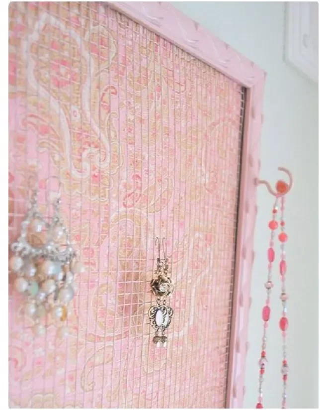 20 Creative DIY Picture Frame Projects to Transform Your Home 4 DIY Jewelry Holder Frame