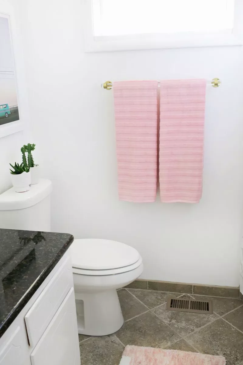 25 Creative Ways to Display Towels That Transform Your Bathroom Storage 24 DIY Lucite Towel Bar