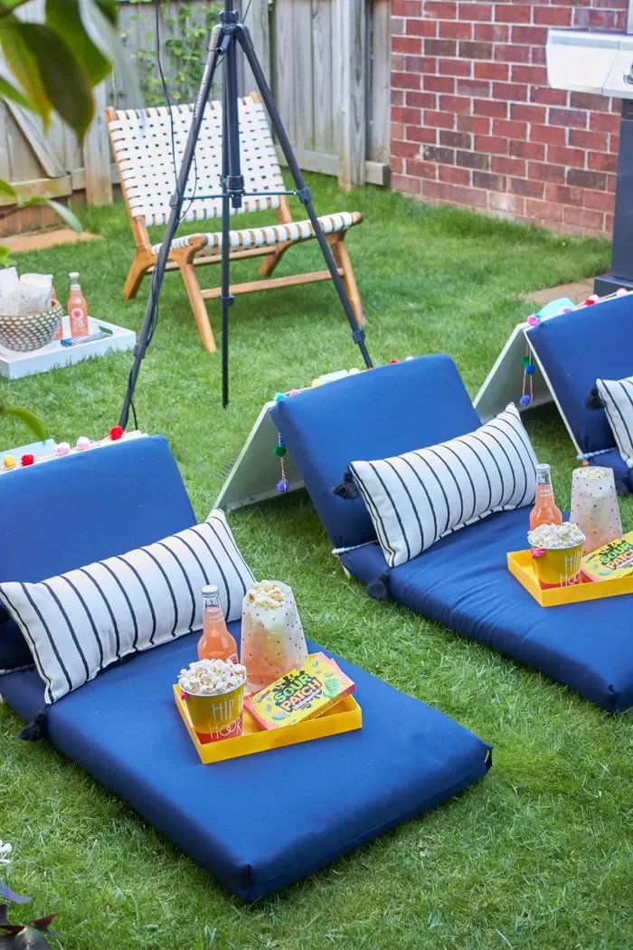 14 Charming Ideas for Creating the Perfect Backyard Movie Experience 6 DIY Movie Seats