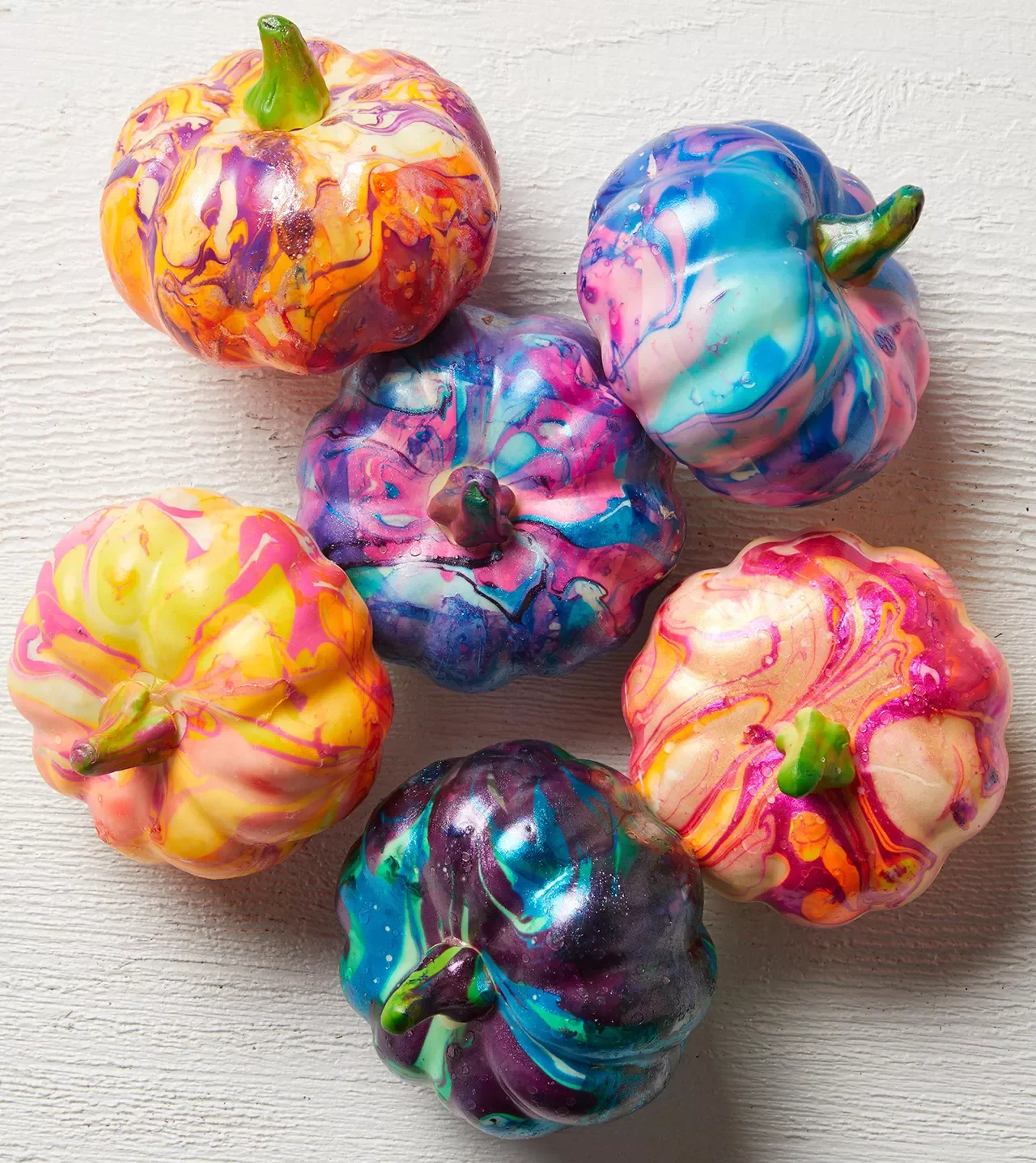 80 Quick Halloween Crafts You Can Complete in One Day 34 DIY Nail Polish Pumpkins