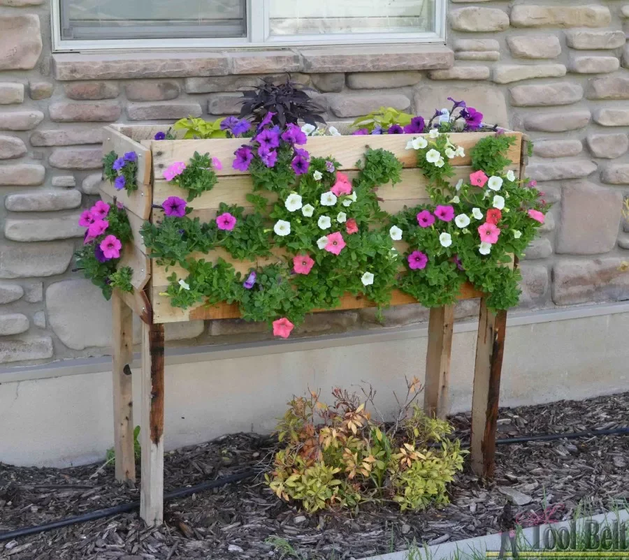 35 Creative DIY Garden Projects to Transform Your Outdoor Space DIY Pallet Planter Box for Cascading Flowers