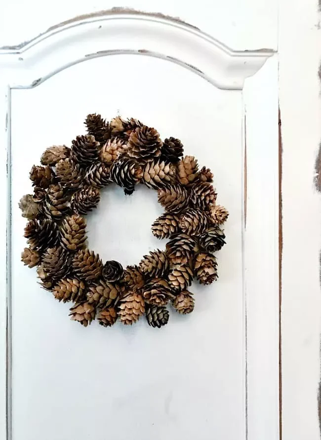 66 Beautiful Fall Wreath DIY Ideas to Welcome Autumn Into Your Home 2 DIY Pinecone Wreath