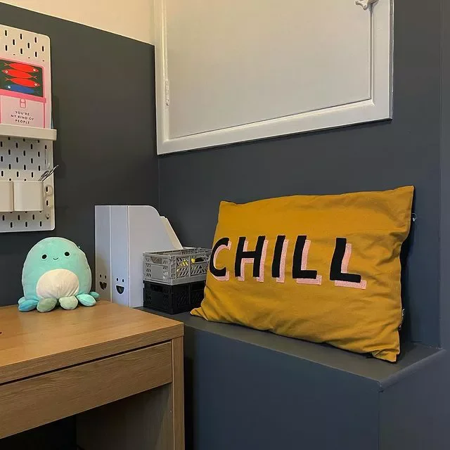 20 Tween Bedroom Ideas That Will Absolutely Wow Them 8 DIY Some Pillows