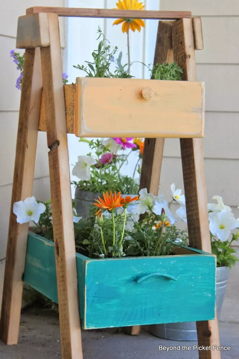 DIY Tiered Drawer Raised Bed