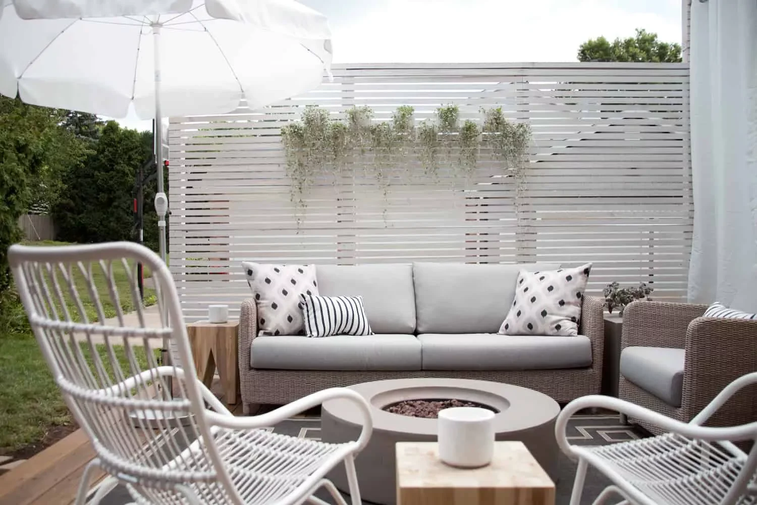 53 Stunning Privacy Fence Ideas to Transform Your Outdoor Space into a Private Paradise DIY Wood Slat Screen Fence