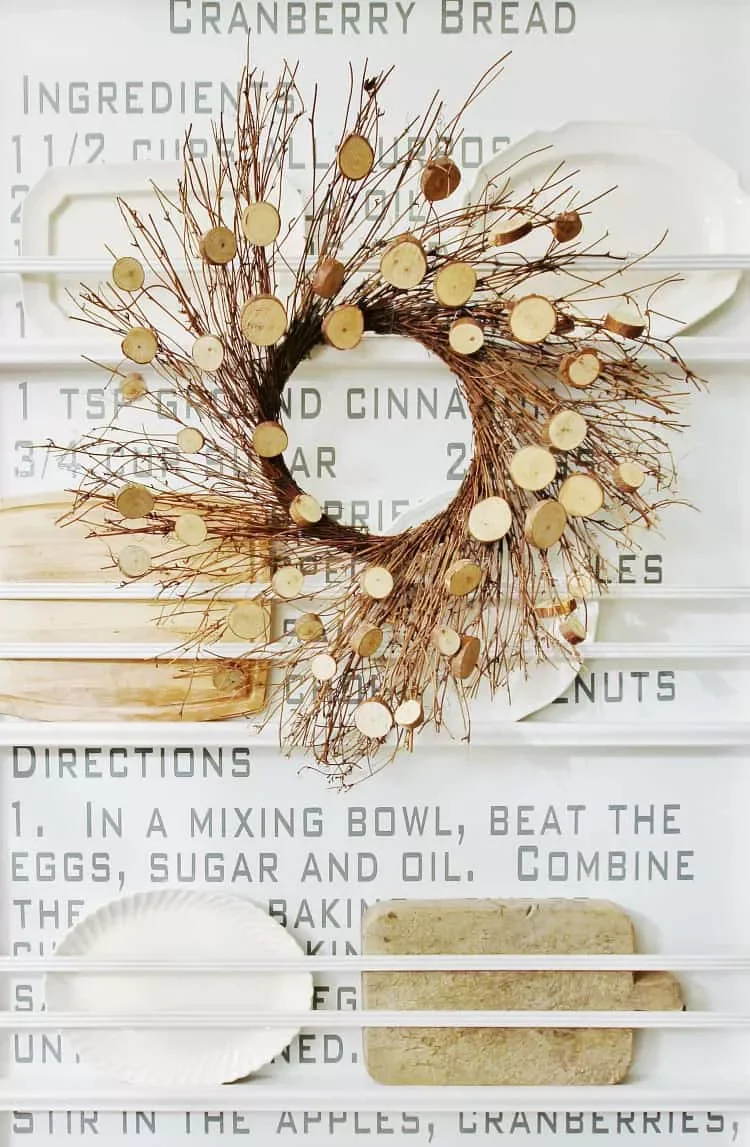 66 Beautiful Fall Wreath DIY Ideas to Welcome Autumn Into Your Home 49 DIY Wood Slice Wreath