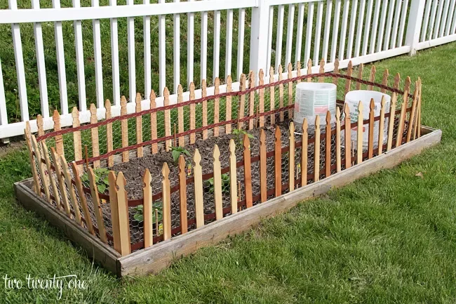 40 Budget-Friendly DIY Backyard Projects to Create Your Dream Outdoor Space DIY a Garden Fence