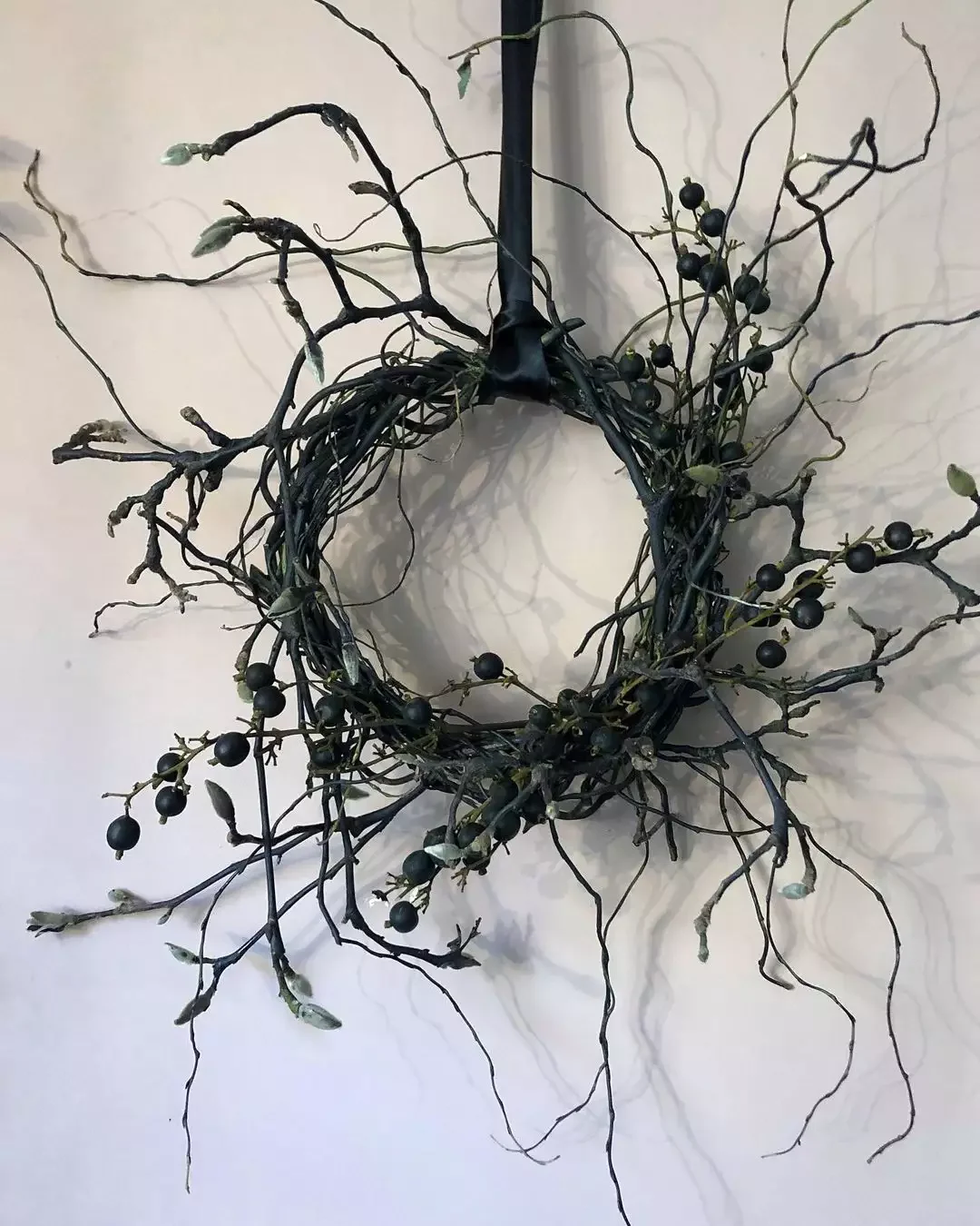 45 Spooktacular Halloween Wreath Ideas That Will Make Your Front Door the Neighborhood's Favorite Stop 43 Dark Halloween Wreath