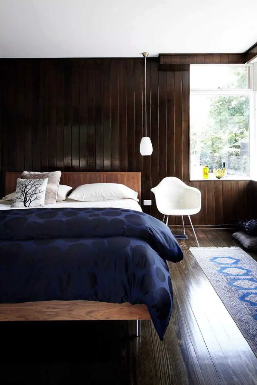 27 Stunning Midcentury Modern Bedroom Ideas That Will Transform Your Space 2 Dark Wood Paneled Walls
