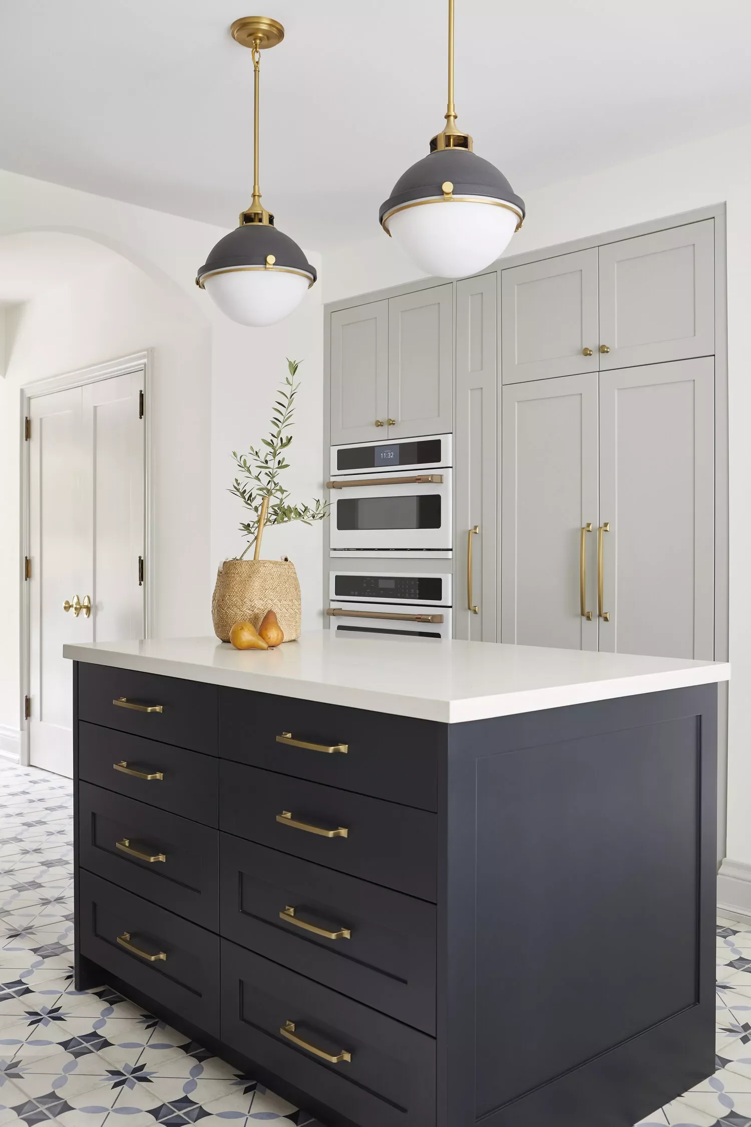 42 Gray Kitchen Ideas That Prove This Neutral Never Goes Out of Style Dark and Light Gray Kitchen