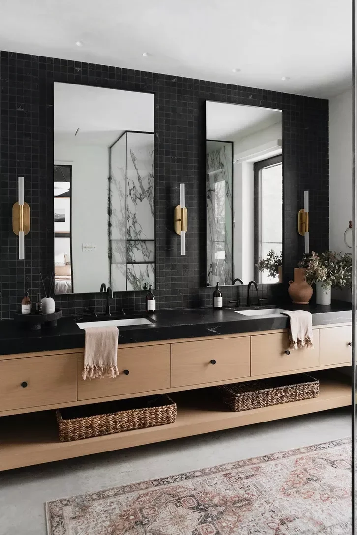 31 Stunning Black Bathroom Ideas That Create the Ultimate Stylish Retreat 3 Darken the Backsplash