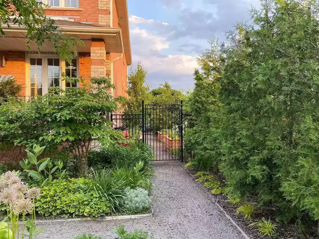 27 Gorgeous Garden Pathway Ideas to Transform Your Outdoor Space Decomposed Granite Walkway