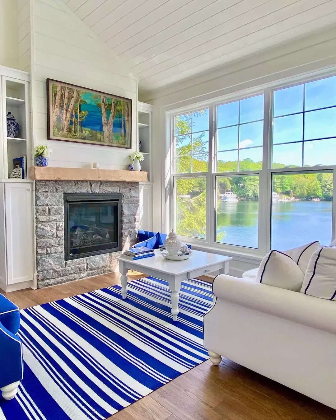 10 Stunning Lake House Decorating Ideas to Transform Your Waterfront Retreat 11 Decorate Around Your View